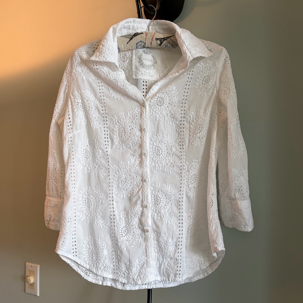 CINO
EYELET BUTTON DOWN